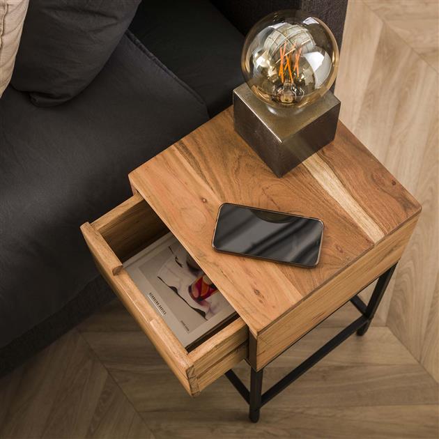 Nachtkastje Flat 1 lade naturel massief acacia, detail van de functie
