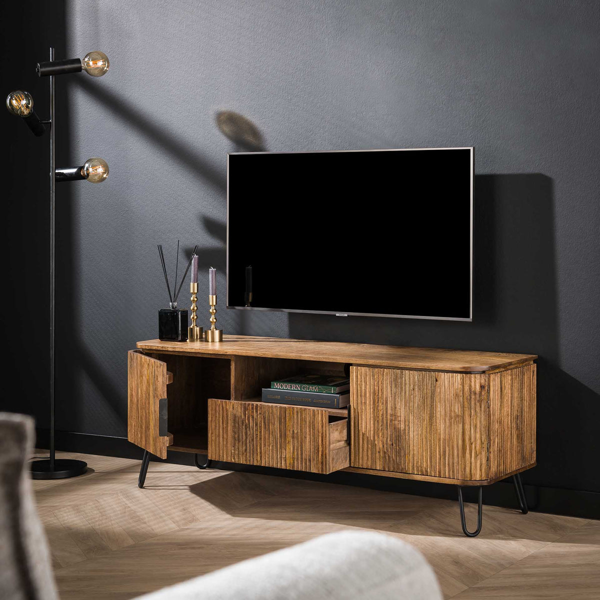 TV-meubel Wave mangohout, detail van de functie