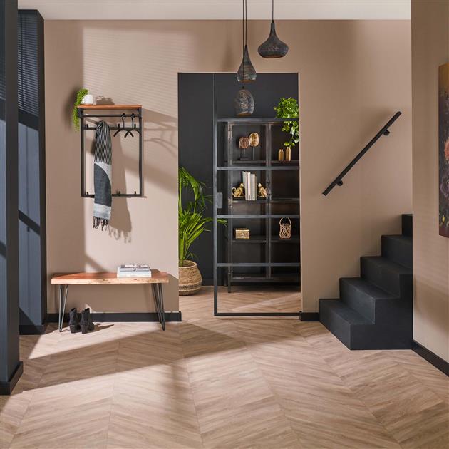 Kapstok Custom Hoog massief acacia naturel in een interieur