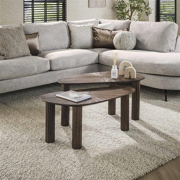 Salontafel Maya bruin teakhout, bovenaanzicht in een interieur