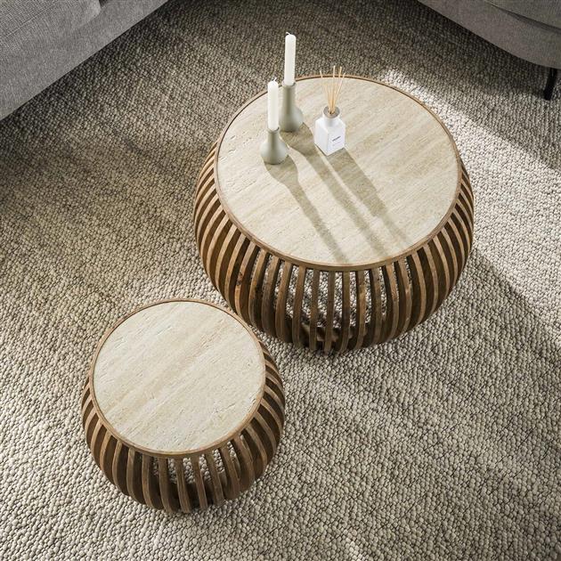 Salontafel Bubble mangohout naturel, vooraanzicht in een interieur