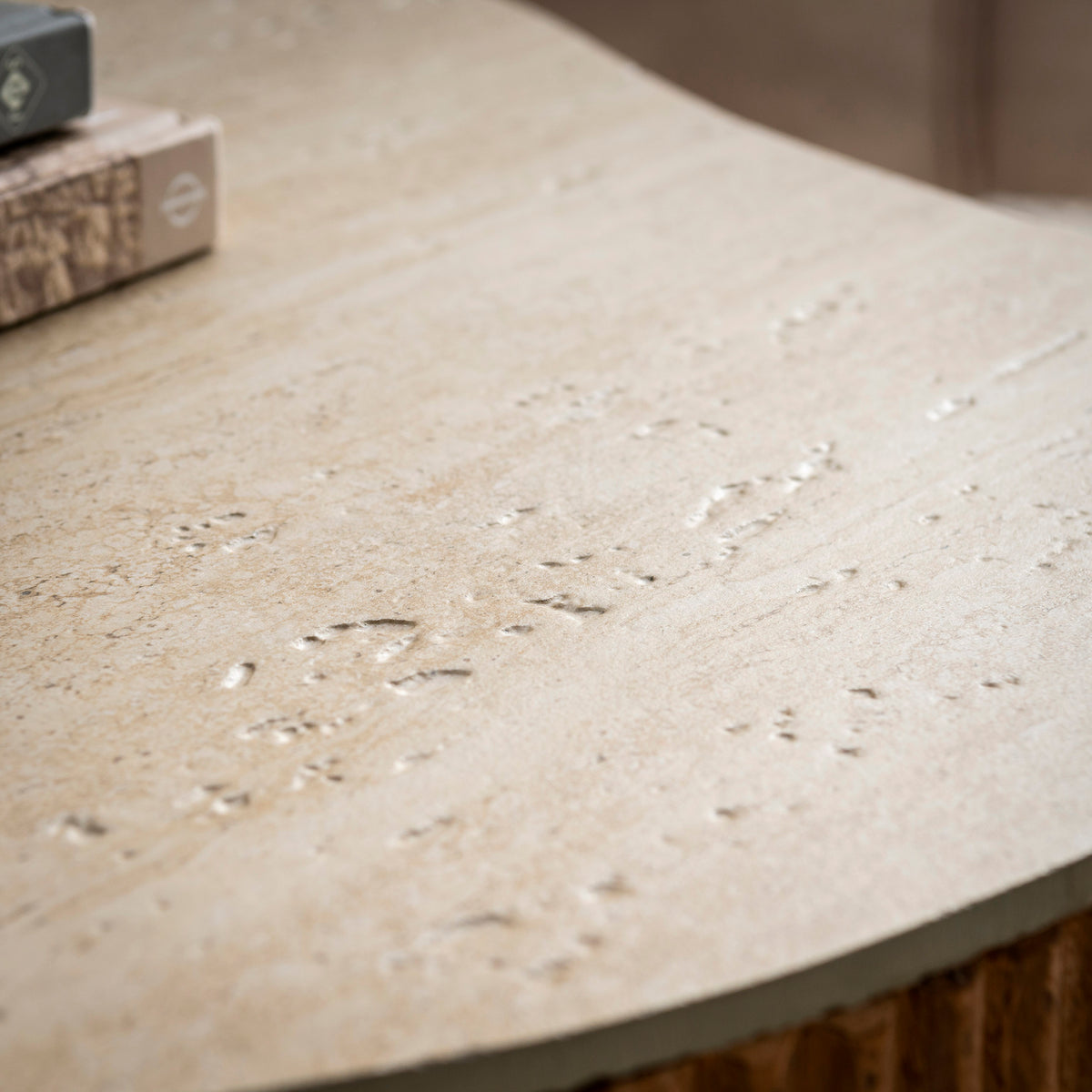 Salontafel Ferro mangohout naturel organisch, detail van het materiaal
