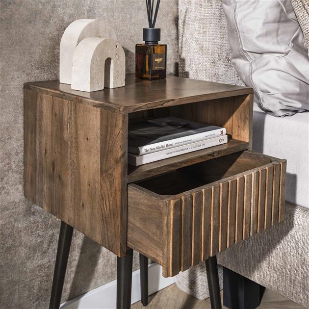 Nachtkastje Solvo bruin acaciahout, detail van de functie