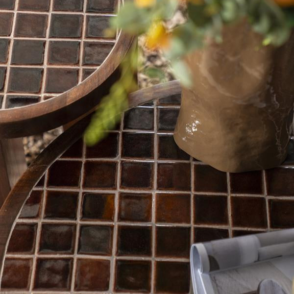 Salontafel Eliana bruin mangohout & keramiek, detail van het materiaal