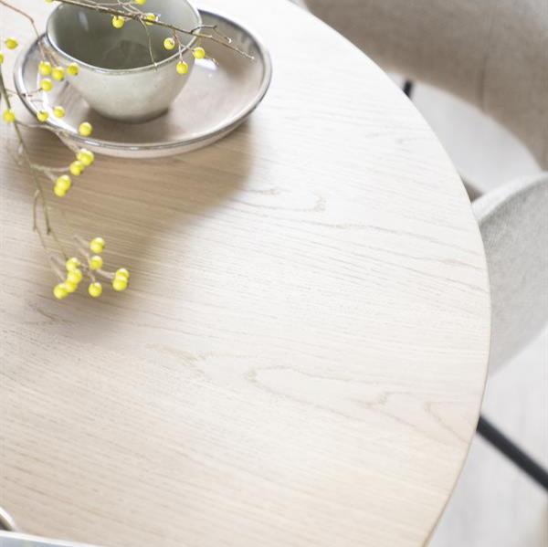 Eettafel Nola naturel eiken fineer rond, detail van het materiaal
