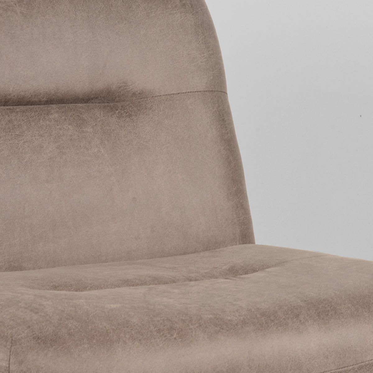 Fauteuil Eli taupe microvezel, detail van het materiaal