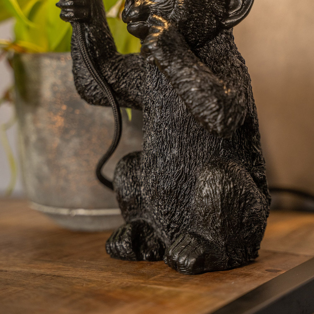 Tafellamp Monkey zwart 34, detail van het materiaal
