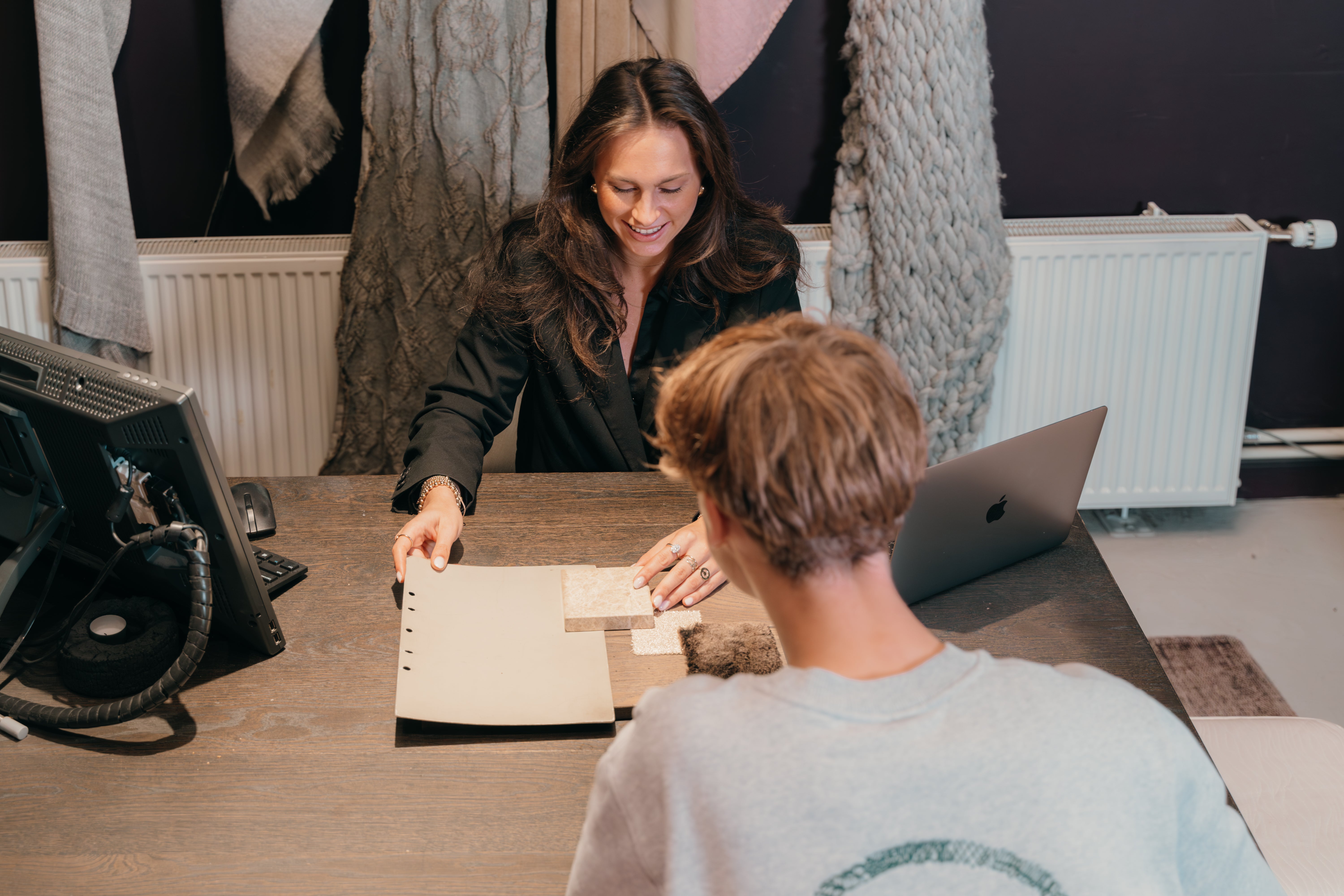 <p>Kom je er niet uit? Onze specialisten helpen je graag</p>