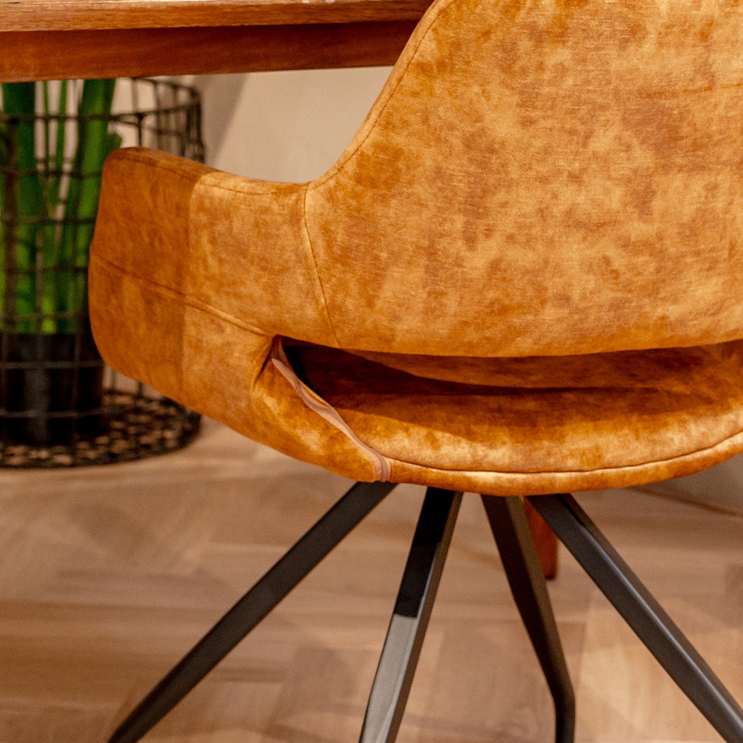 Eetkamerstoel Capp | Velvet Oker Geel