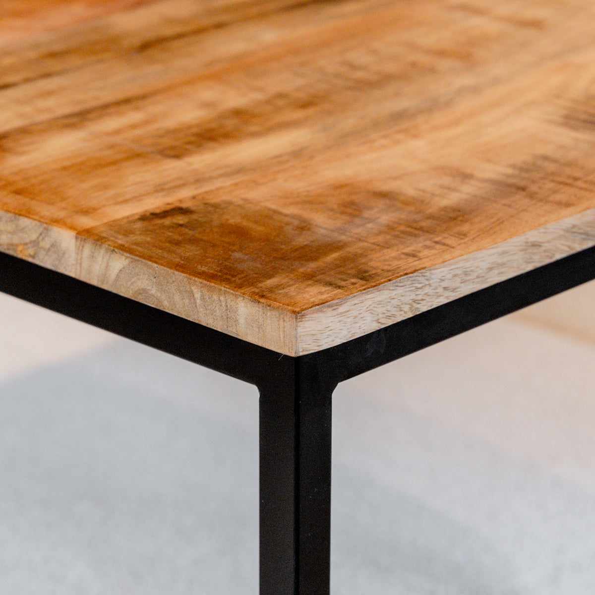 Laptoptafel Iron, detail van het materiaal