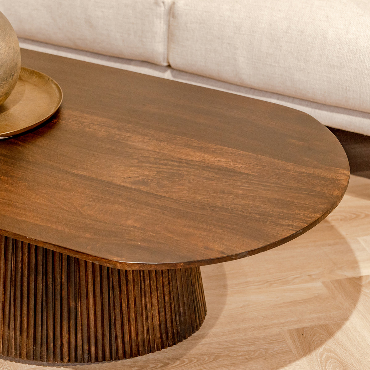 Salontafel Salvator mangohout walnoot, detail van het materiaal