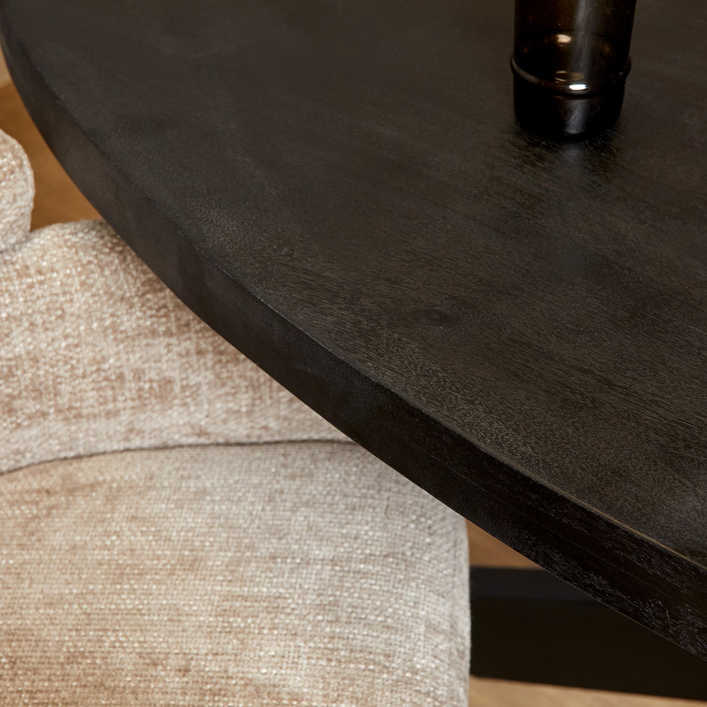 Eettafel Freya Black — Detail