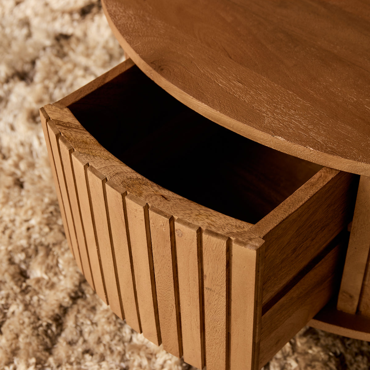 Salontafel Madison naturel mangohout, detail van de functie