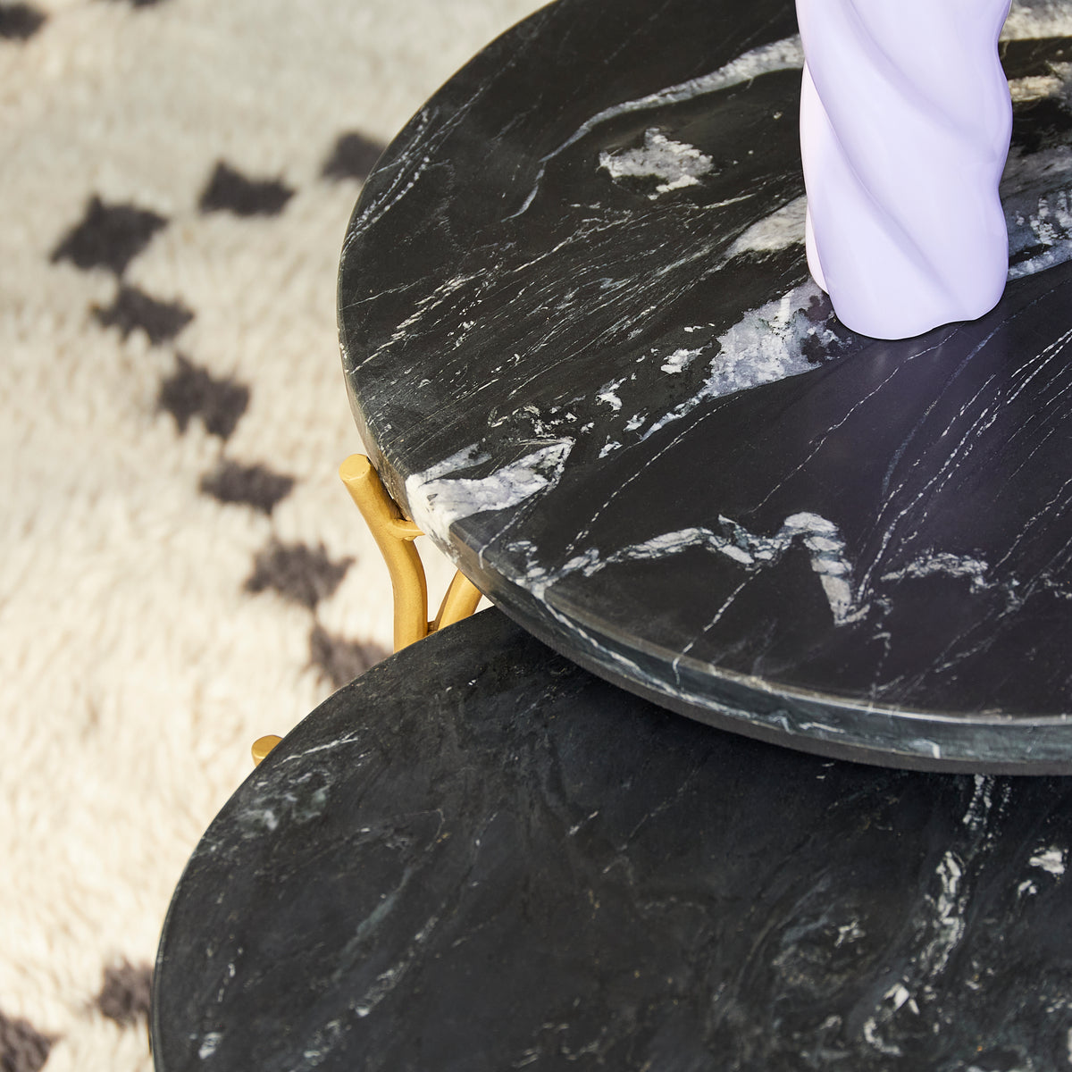Salontafel set Caly zwart marmer, detail van het materiaal