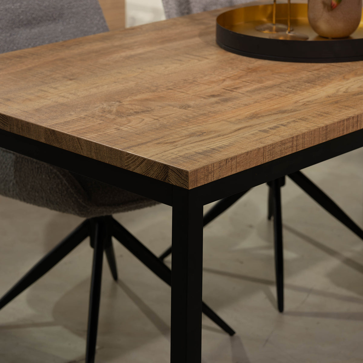 Eettafel Carriba, detail van het materiaal