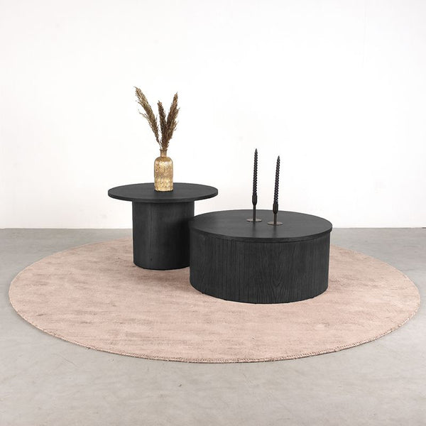 Salontafel Oliva zwart eikenhout 60cm, vooraanzicht in een interieur