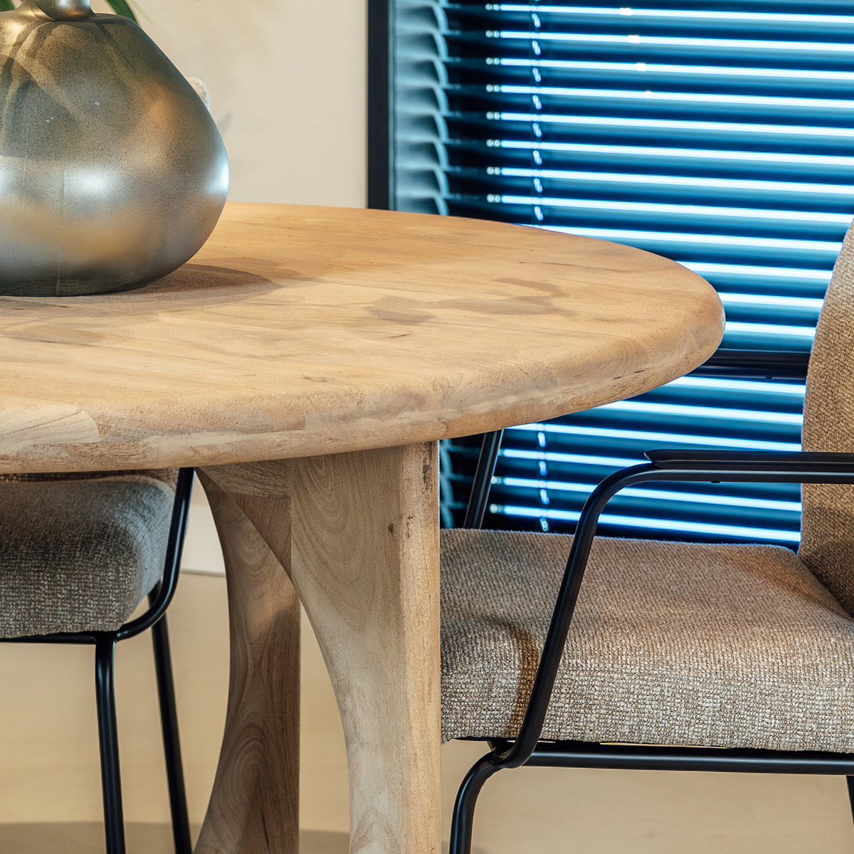 Eettafel Zodiac naturel acaciahout, detail van het materiaal