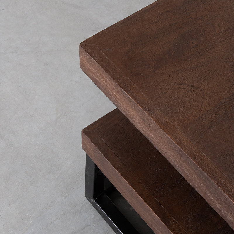 Salontafel Cube bruin mangohout, detail van het materiaal