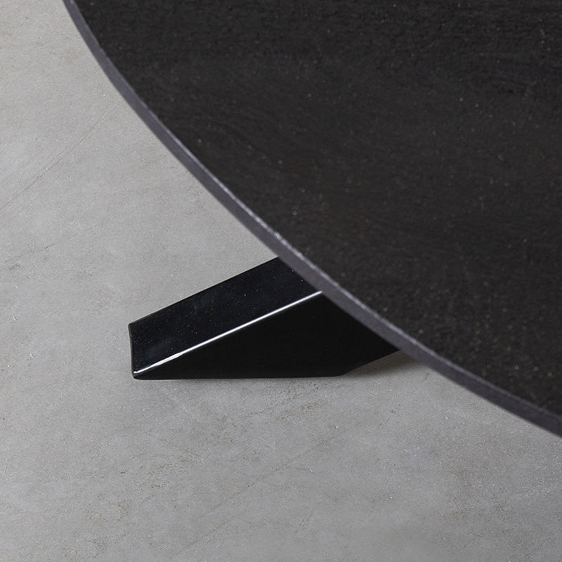 Salontafel Otis zwart mangohout, detail van het materiaal