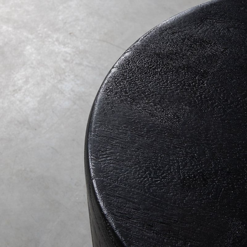 Bijzettafel Milly zwart mangohout, detail van het materiaal