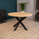 Eettafel Elin eikenhout, vooraanzicht in een interieur