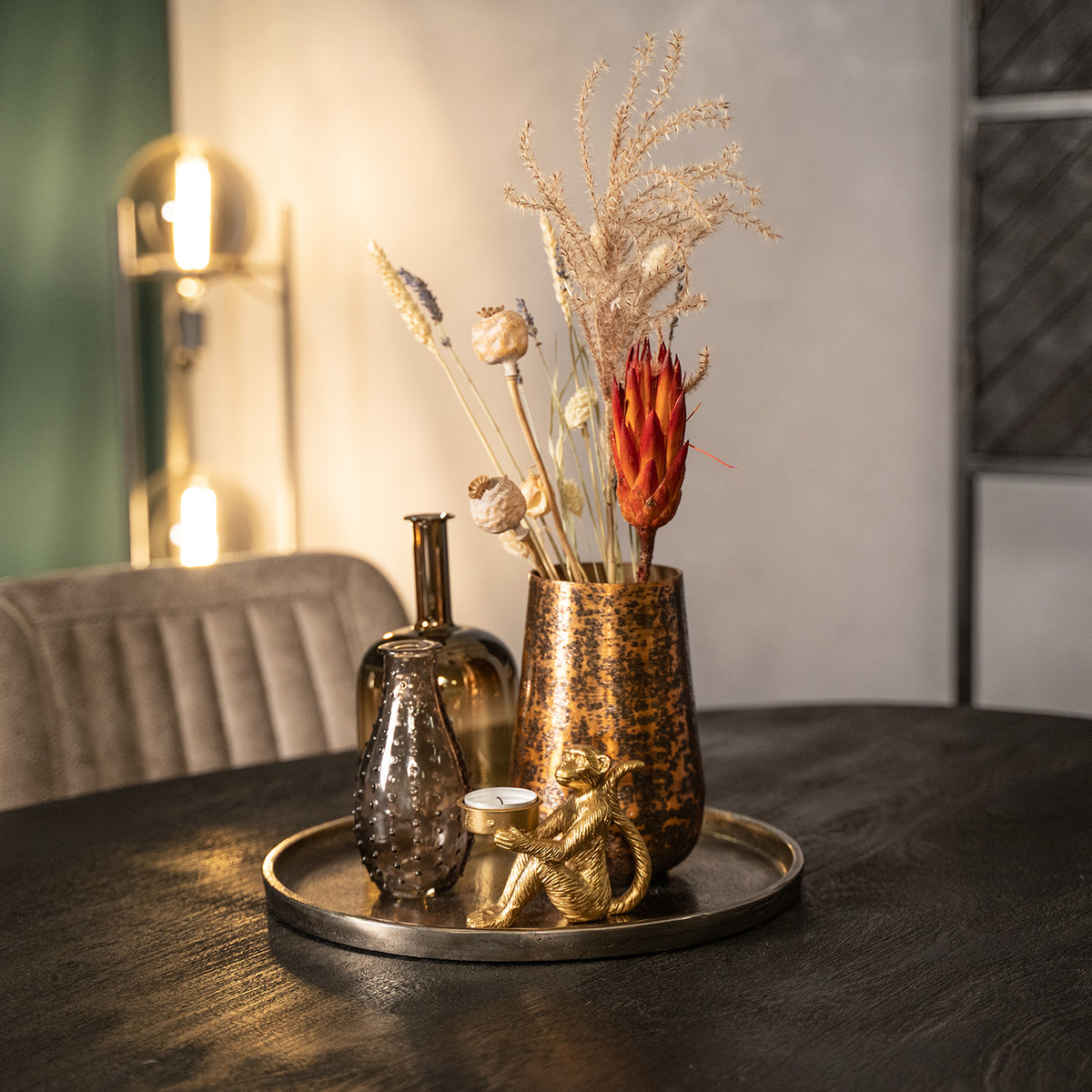Vaas Givron antiek koper in een interieur