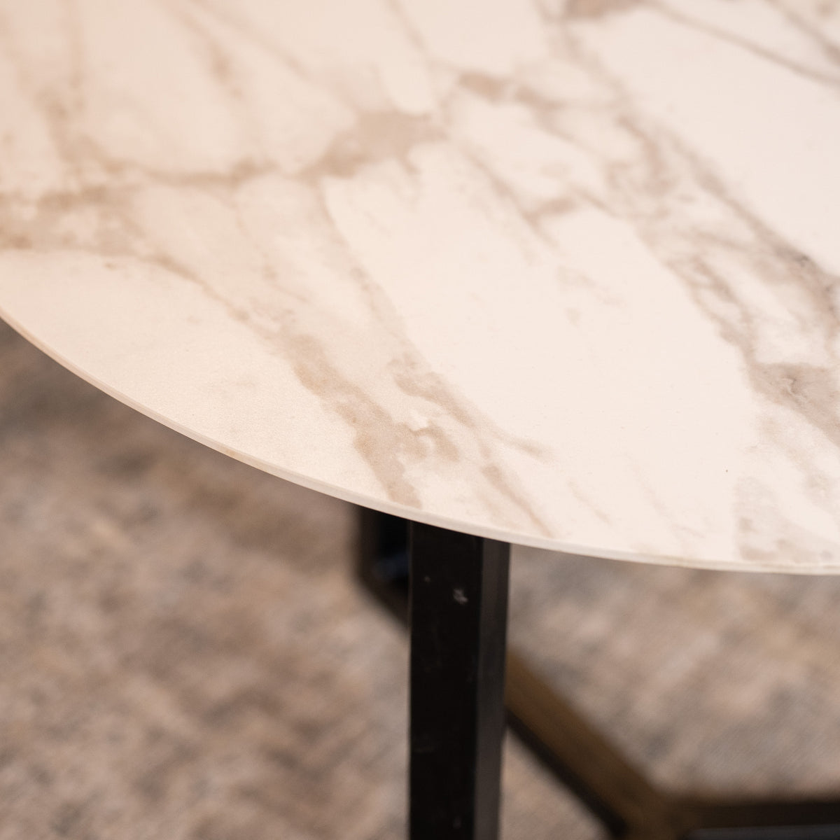 Marmeren Salontafel Rond 60 Mat Wit, detail van het materiaal