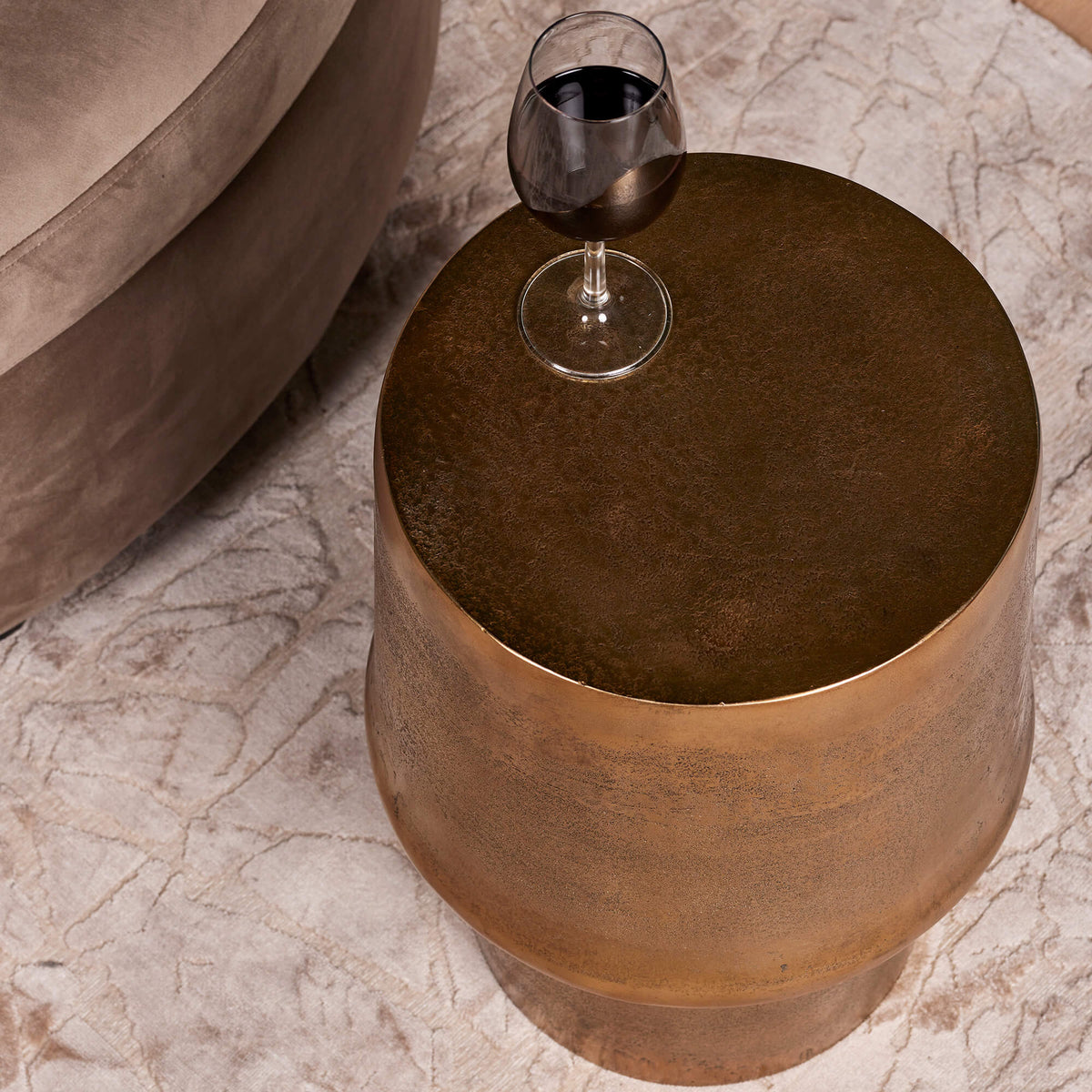 Bijzettafel Glamor goud, detail van het materiaal