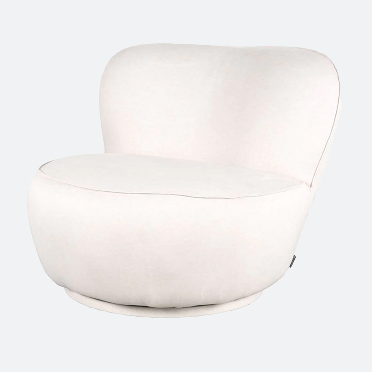 Een mooie witte fauteuil van meubelbaas. Een fauteuil wit past mooi binnen verschillende woonstijlen en interieurs en zorgt voor een strakke uitstraling.