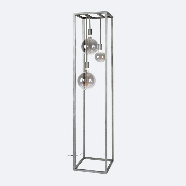 Mooie vloerlampen industrieel. De perfecte aanvulling op jouw industriele woonstijl. Deze vloerlamp geeft een mooie warme maar toch industriele look aan jouw kamer.