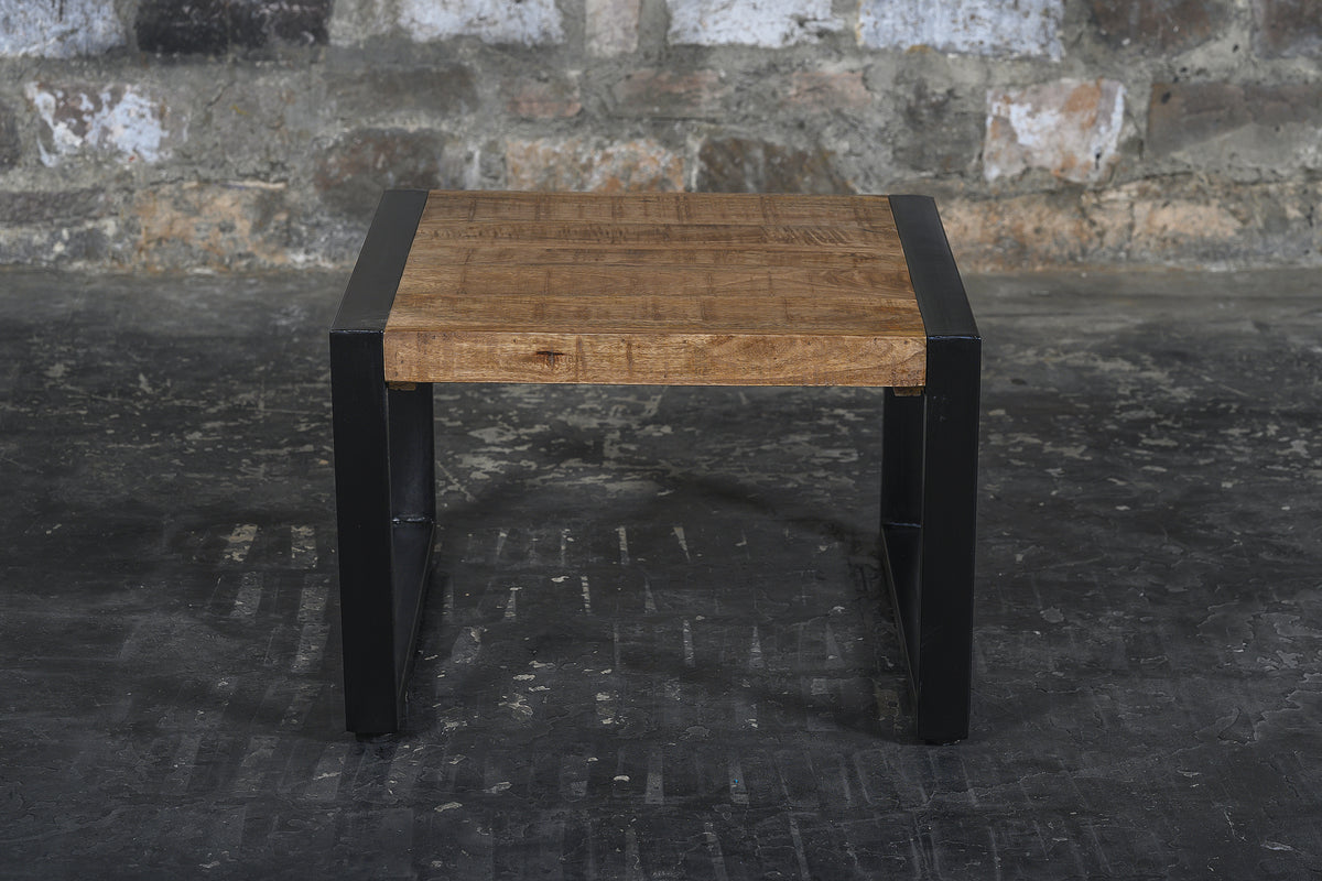Salontafel Nairobi bruin mangohout, vooraanzicht in een interieur