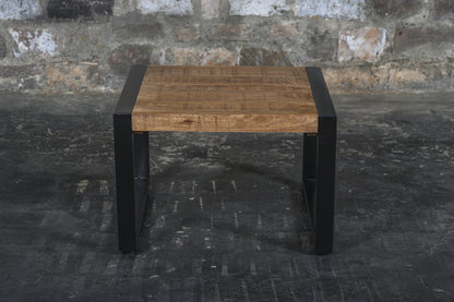Salontafel Nairobi bruin mangohout, vooraanzicht in een interieur
