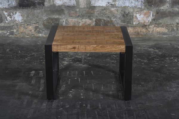 Salontafel Nairobi bruin mangohout, vooraanzicht in een interieur