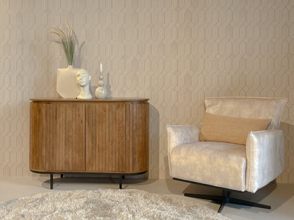 Dressoir Noor naturel mangohout, vooraanzicht in een interieur