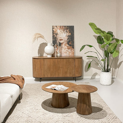 Dressoir Noor naturel mangohout, vooraanzicht in een interieur