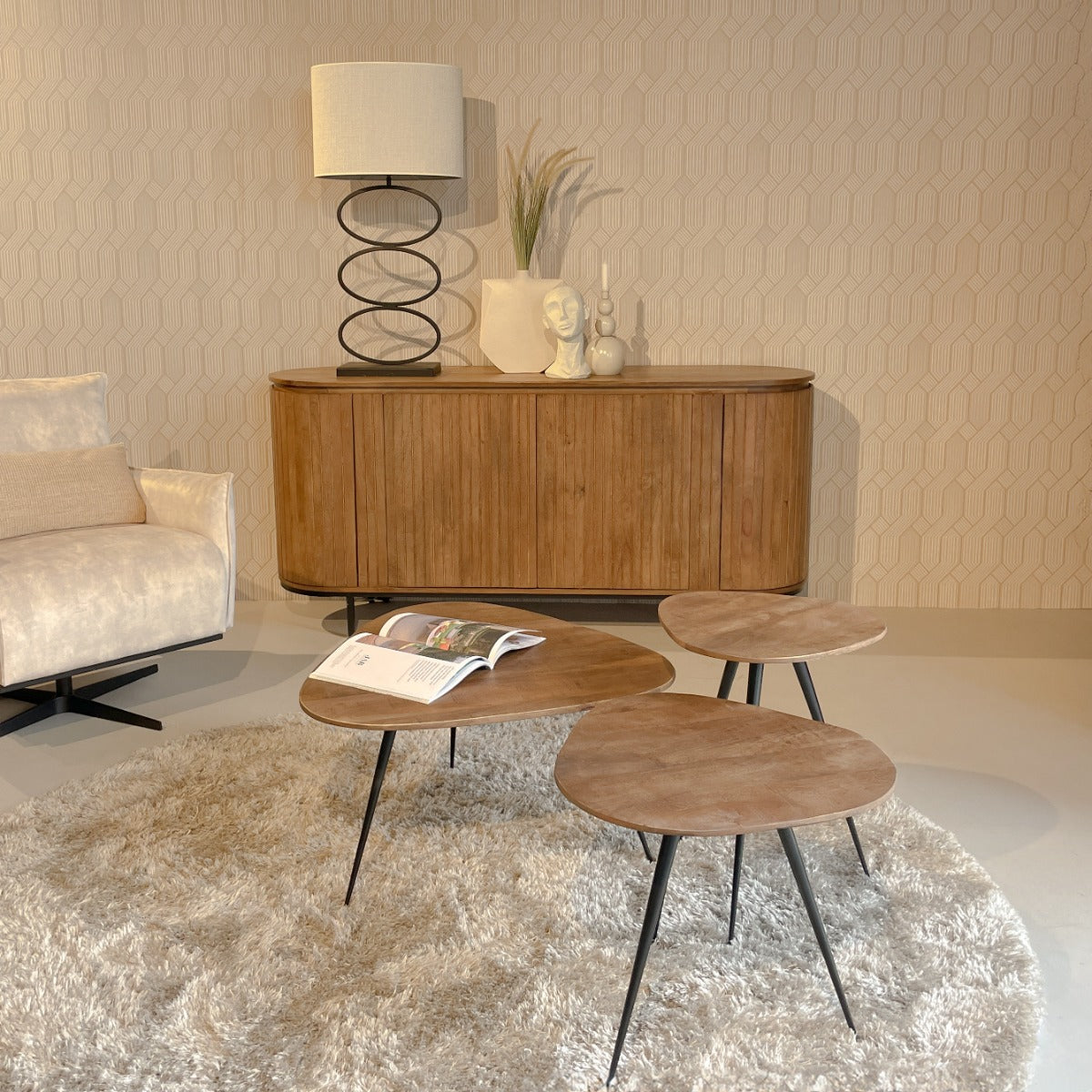 Dressoir Noor naturel mangohout in een interieur