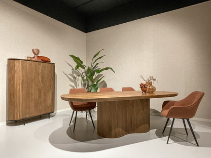 Opbergkast Noor naturel mangohout in een interieur