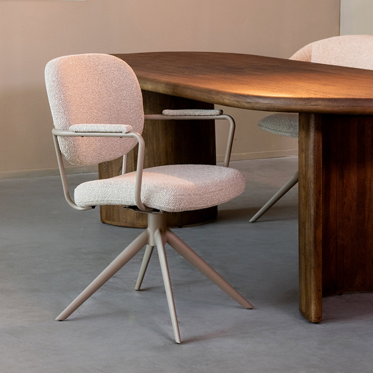 Eetkamerstoel Basel | Naturel Bouclé | Taupe Onderstel