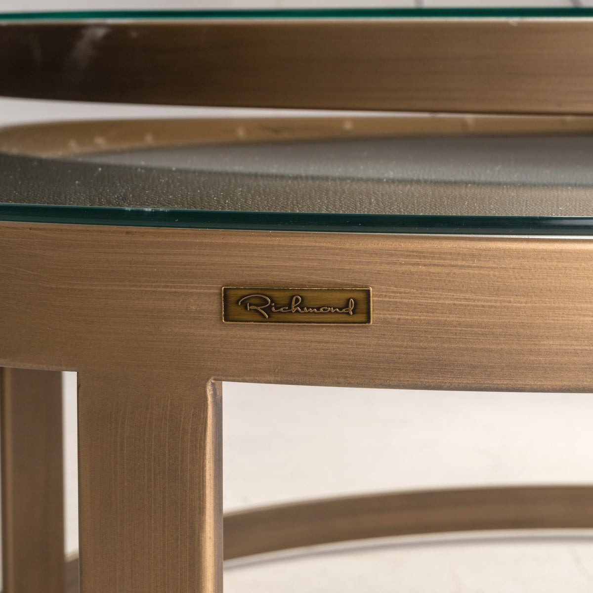 Salontafelset Bloomville zwart eikenhout, detail van het materiaal