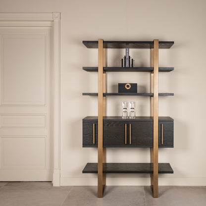 Wandkast Cambon bruin eikenhout, vooraanzicht in een interieur