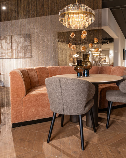 Eettafel Ritz bruin eiken fineer in een interieur