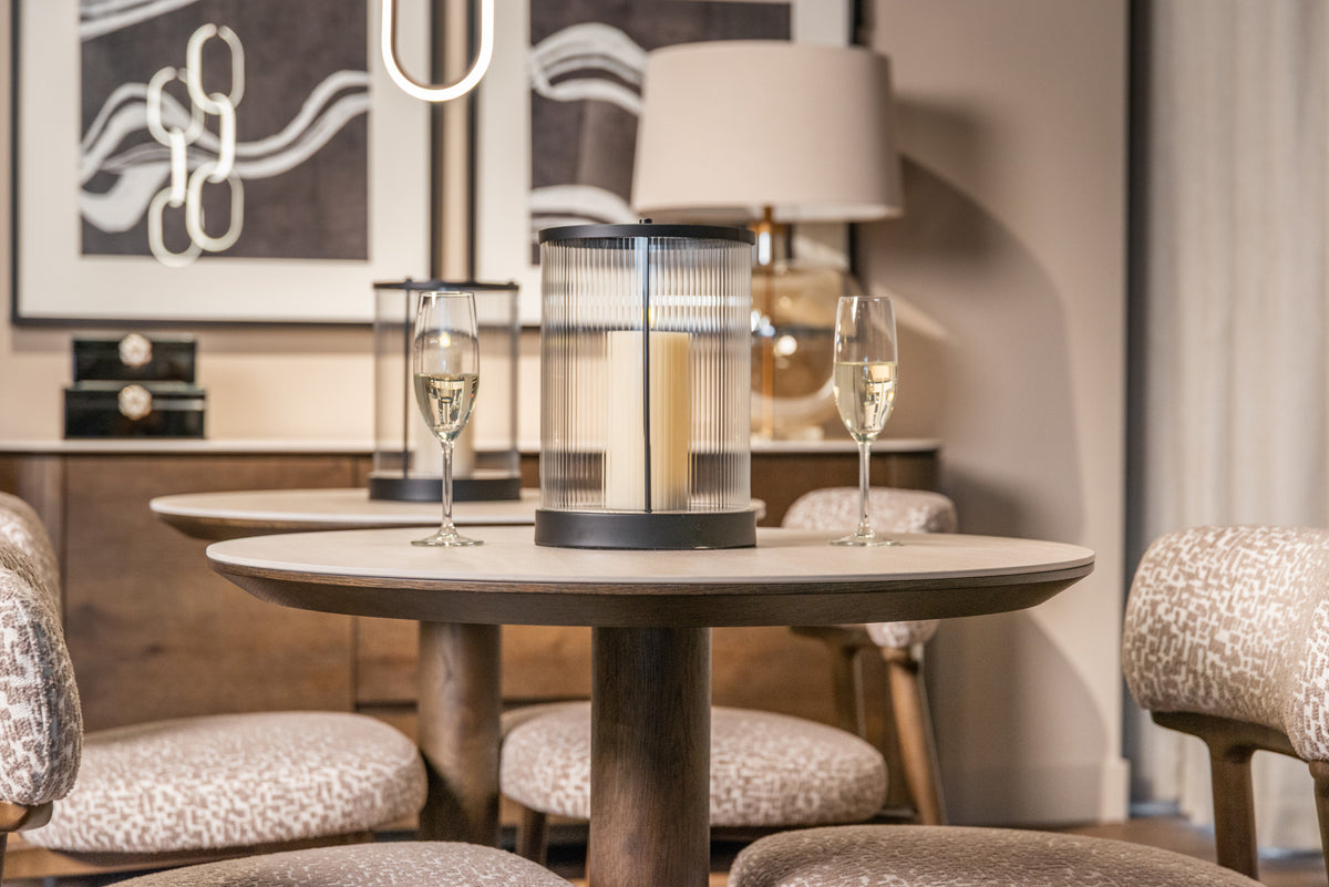 Eettafel Ritz bruin eiken fineer 75 cm in een interieur
