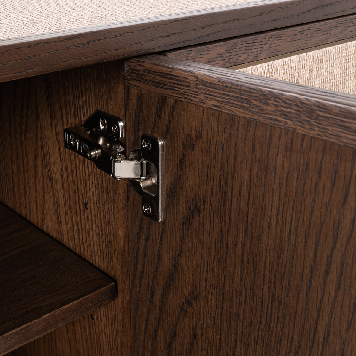 TV-meubel Willox beige eikenhout, detail van de functie