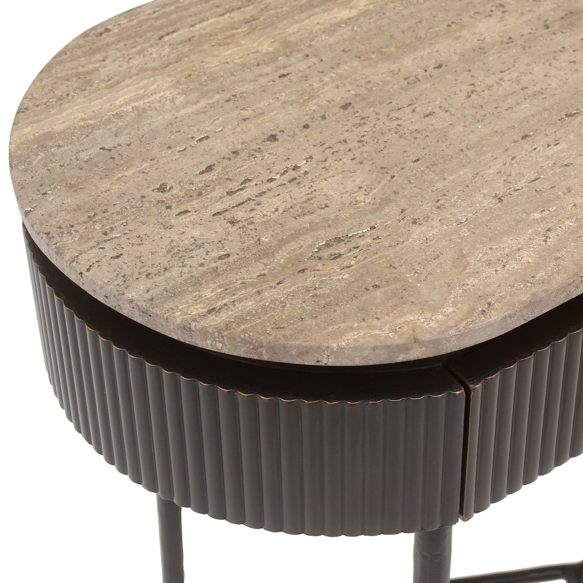 Sidetable Russo bruin travertin, detail van het materiaal