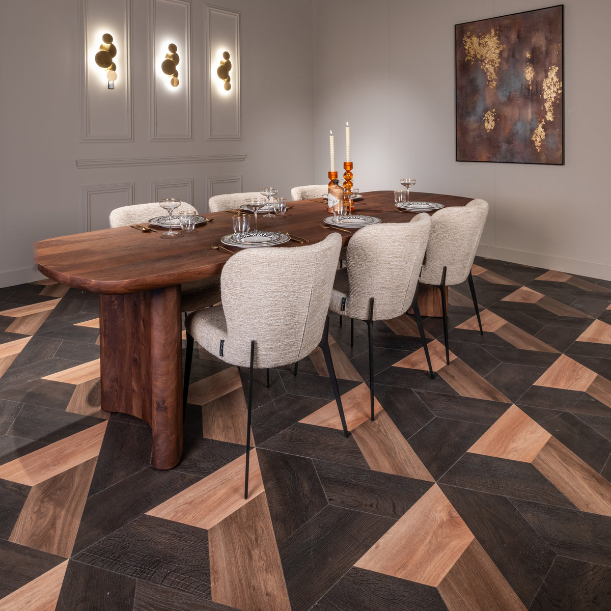 Eettafel Baldwin bruin mangohout 270 cm, schuin vooraanzicht in een interieur