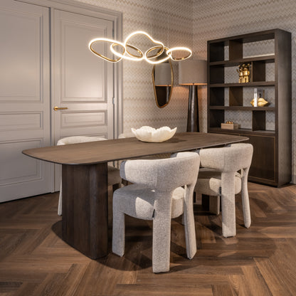 Eettafel Castello donkergrijs eikenhout in een interieur