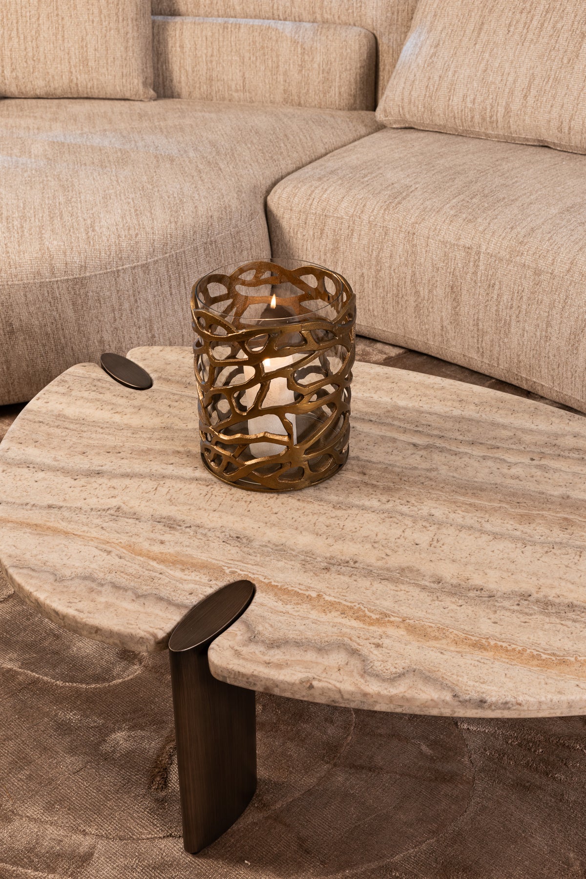 Salontafel Arcadia grijs ijzer, detail van het materiaal