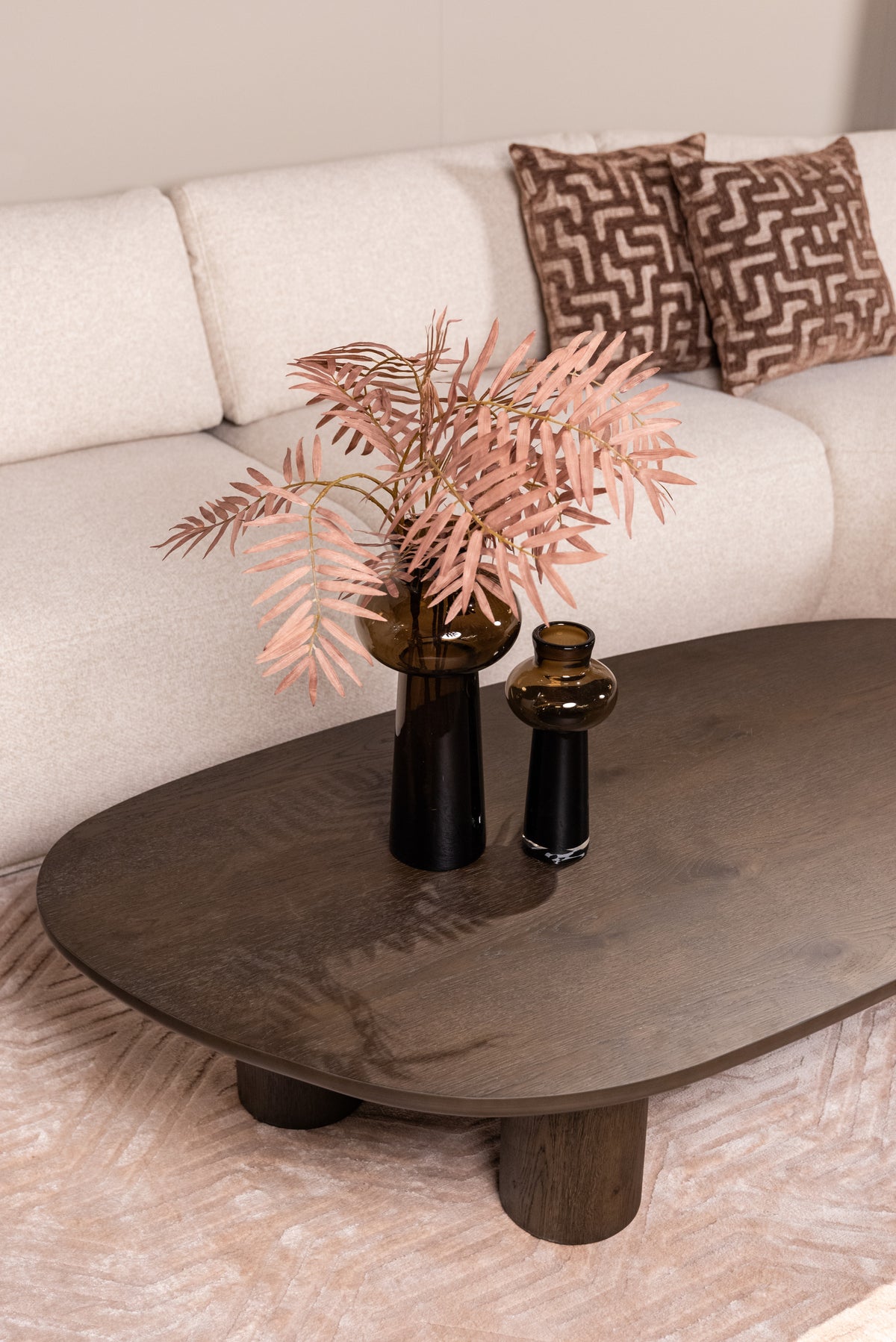 Salontafel Ellington bruin mdf, schuin vooraanzicht in een interieur