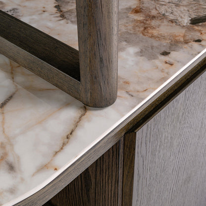 Vitrinekast Langford bruin mdf, detail van het materiaal