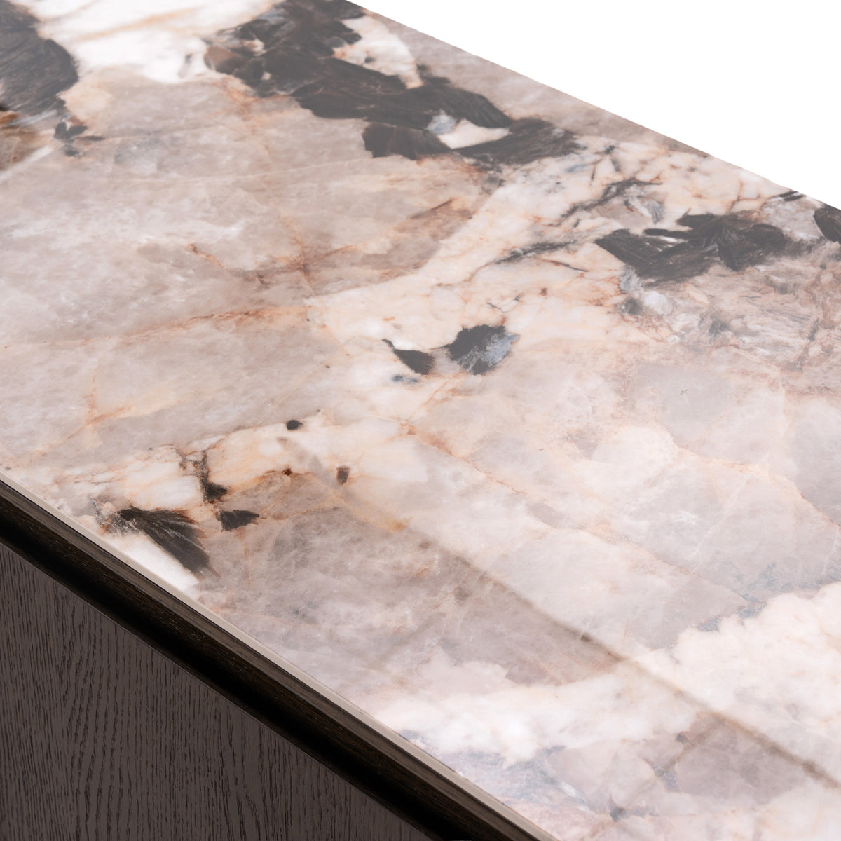 Dressoir Langford bruin mdf 3 deuren, detail van het materiaal